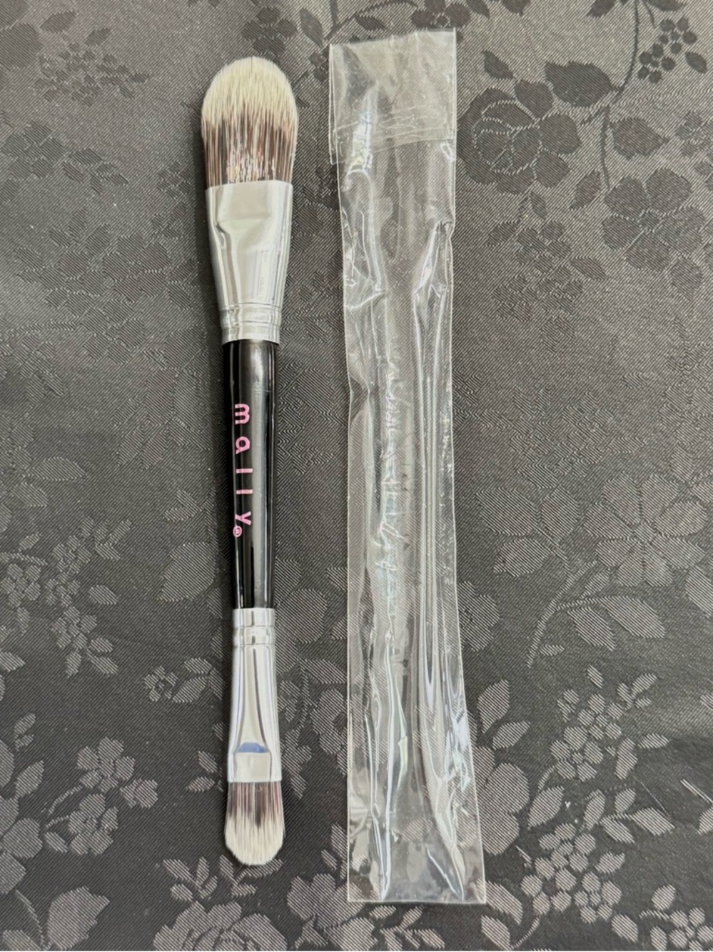 Mally Dual Brush